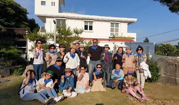 제천 의림지 카페 앞에서