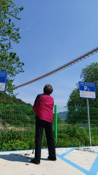 금산 제원 출렁다리 아래에서