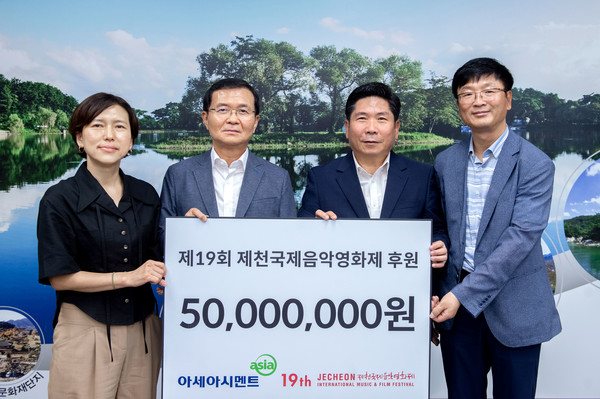 가운데 왼쪽이 양승조 전무, 오른쪽이 김창규 시장