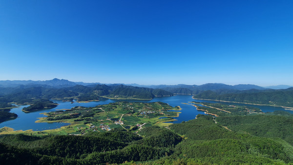 비봉산에서 내려본 청풍호