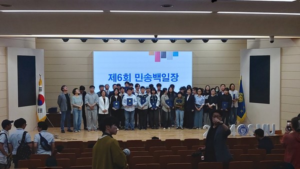 수상자 기념 촬영 장면