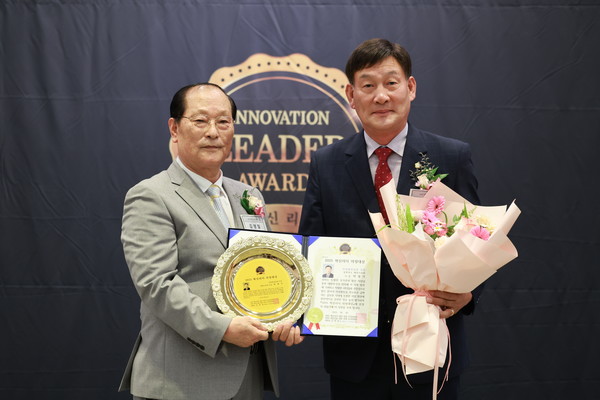                                    박영기 시의장(사진 오른쪽)