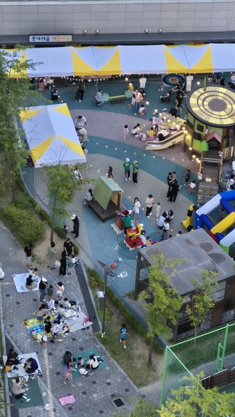 아이들 웃음소리가 아파트에 울려 퍼진다.