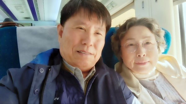 필자 부부는 12월 10일 완행열차를 타고 서울에 가서 1박2일 걸어서 여행을 했다.