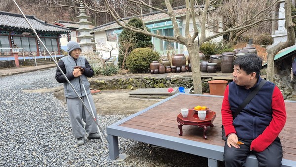 광월 스님과 이연태 지부장