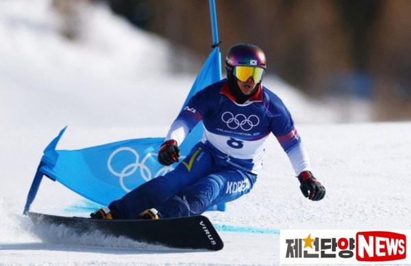 KBS MBC SBS 등 지상파 방송사의 동계올림픽 중계방송을 하지 않아 다수의 국민은 올림픽 소식을 접하지 못한다.(사진은 2월8일 스노보드 경기에서 은메달을 획득한 김상겸 선수)