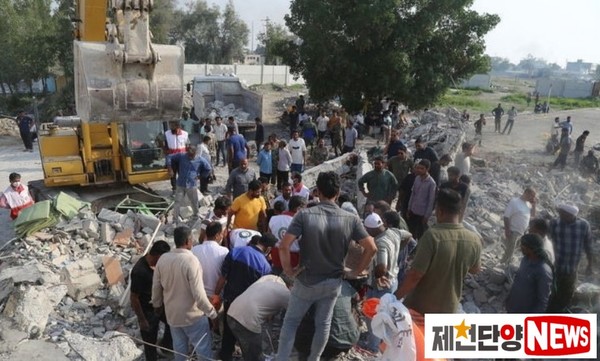 미국이 이란의 수도 테헤란에 있는 한 초등학교를 토마호크 미사일로 폭격하여  학생  등 175명 이 몰살했다.