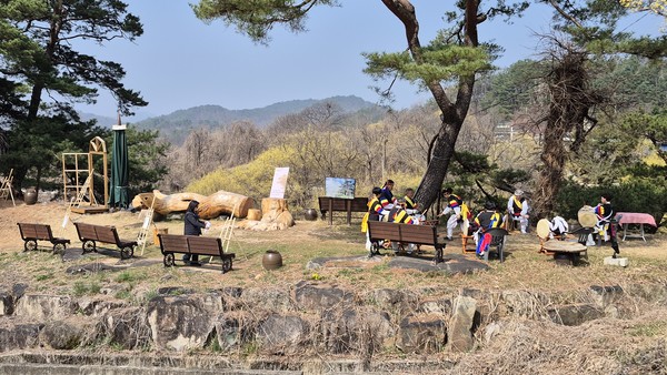 제천시 수산면 상천리 산수유 축제 현장